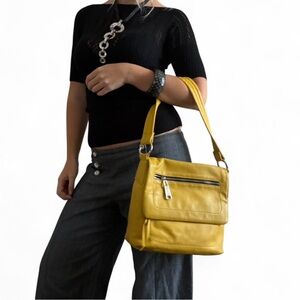 Kenneth Cole Reaction Genuine Leather Shoulder Bag in Mustard Yellow